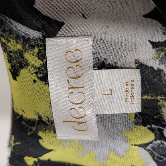 Decree, size Large, Black polyester floral yellow tank top blouse - Picture 5 of 8